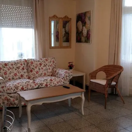 Muralla Romana 4o Planta Bed & Breakfast Lugo